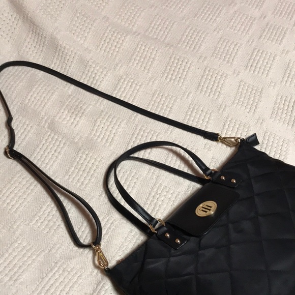 Tommy Hilfiger quilted crossbody bag - Picture 2 of 8